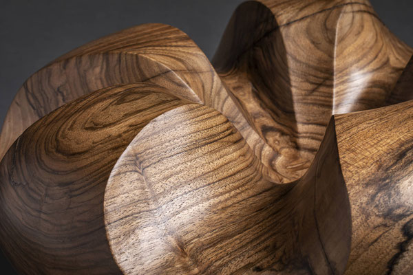#20/144 | Walnussbaum, walnut, ø 42 cm  H 16 cm