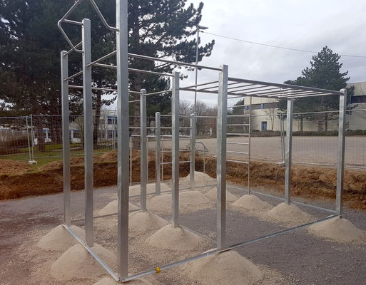 Der neue Fitness-Outdoor-Parcour befindet sich am Parkplatz neben der Dreifachturnhalle in Swisttal-Heimerzheim, Höhenring. (Foto SSV Heimerzheim)