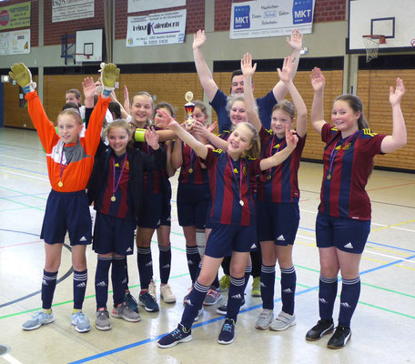 Die Juniorinnen des SSV Heimerzheim freuen sich über den 3. Platz