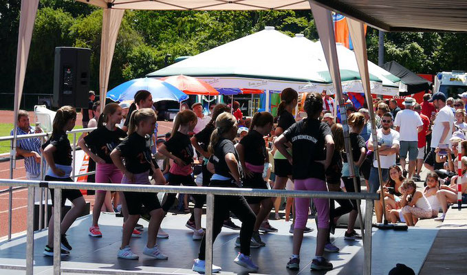 Die Zumba-Kids (Foto: Eddi Zock/SSV Heimerzheim)