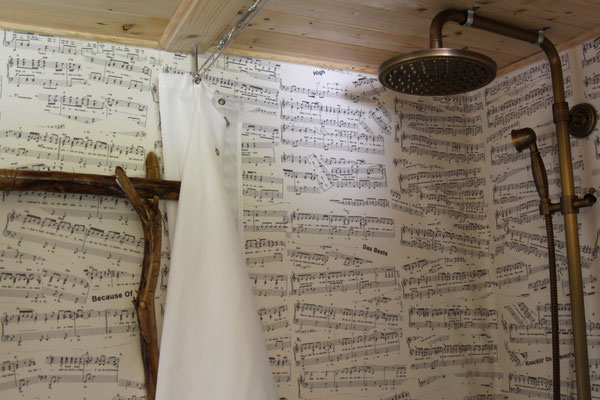 Duschen im Tiny House; inkl. Anregung zum Singen