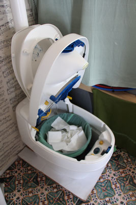 Komposttrenntoilette mit Sammelbehälter