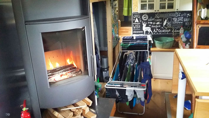 Schönes Feuer geniessen und gleichzeitig Warmwasser erzeugen :-)