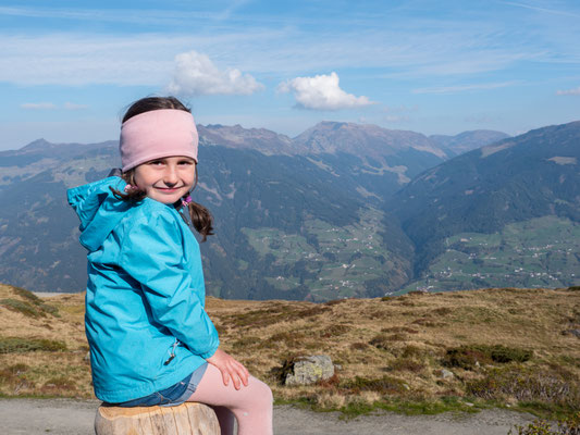 Wanderpause mit Blick ins Zillertalt: Sommerurlaub im Zillertal - Ferienwohnung Zillertal Haus Margret