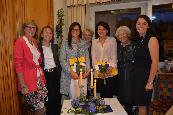 Maria Huber-Werner (3.v.l.) und Silvia Strangmüller (3.v.r.) sind die neuen Clubschwestern 