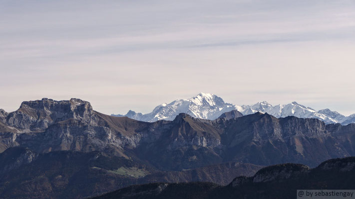 Le Mont Blanc en arrière plan et la Tournette devant