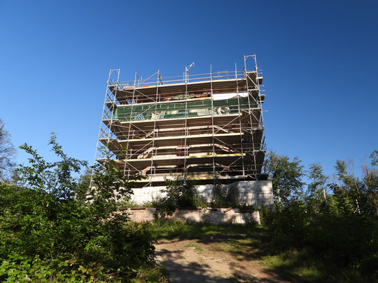 Das dritte Schloss von Moritzburg -Hellhaus - allerdings im Aufbau - komme später wieder