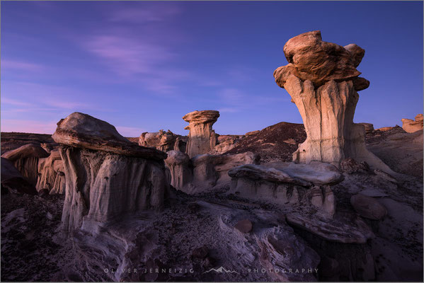 Fantastische Steinskulpturen in den Bisti Badlands, New Mexico! Wind und Wetter formten diese bizarren Kunstwerke. Eine surreale Landschaft!