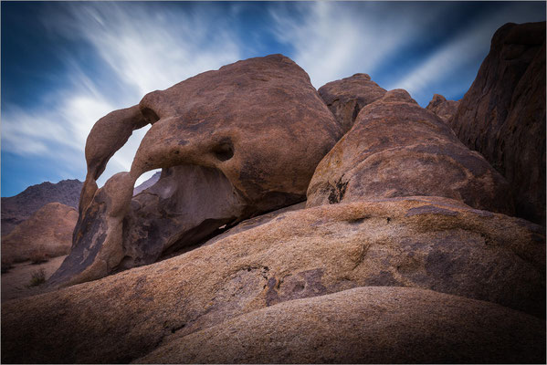 Alabama Hills, Kalifornien! Spektakuläre Felsbögen und bizarre Granitfelsen vor der Sierra Nevada. Filmreife Landschaft!