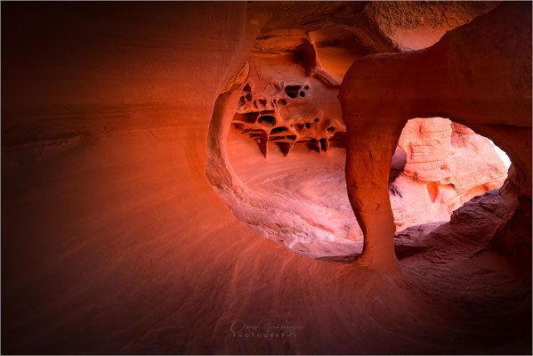 Valley of Fire, Nevada! Rote Sandsteinformationen in atemberaubenden Formen. Ein Feuerwerk der Natur! 