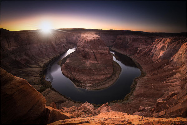 Horseshoe Bend, Arizona! Der Colorado River schlängelt sich in einer perfekten Hufeisenform durch den Canyon. Ein ikonisches Naturwunder!