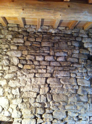 Reprise de maçonnerie sou linteau  int. mur (après)