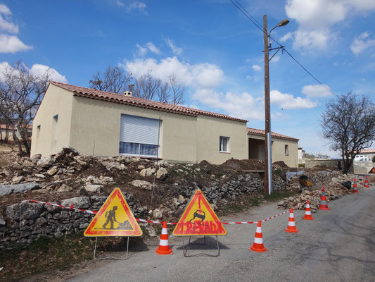 Installation du chantier avec arrêté de voirie pour circulation sur une voie unique