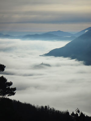 N.D du Roc emprisonnée par une mer de nuages