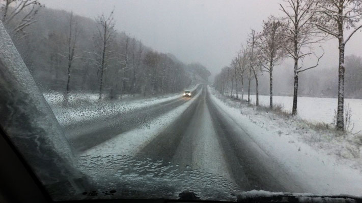 En descendant vers Niozelles, sur la route qui longe les Bas-Chalus