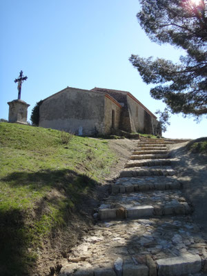 En contrebas de la chapelle