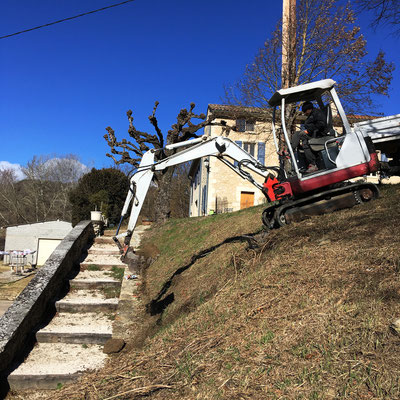 Le terrain est particulièrement pentu !