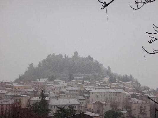 Forcalquier sous la neige : phénomène météo assez rare !