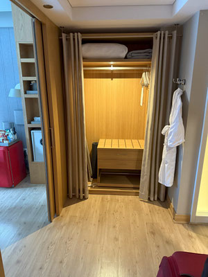 Sie geben uns extra ein ruhiges Zimmer, nicht zu nah am Lift.