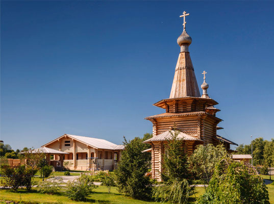 церковь Спаса Преображения построенная 2012-2013 годах между Борками и Бузаевым