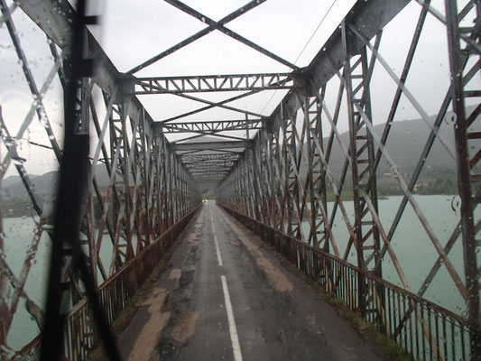 Brücke über Embalse