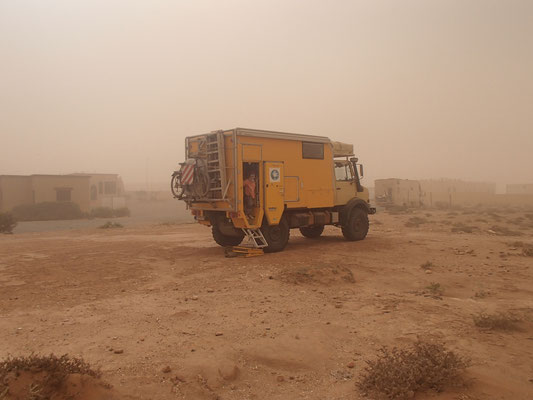 Camping sable d `ord El Quita im Sandnebel