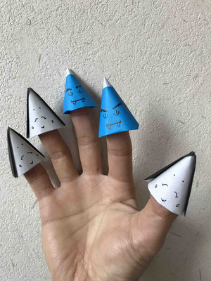 鬼は外福は内 Evil out, god of fortune in (origami), designed by Teru Kutsuna.