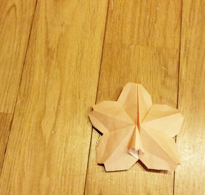 さくらの花の花から鼻へ Sakura-man with nose designed and folded by Teru Kutsuna