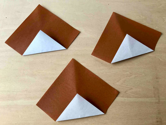 栗 Chestnut (origami), designed by Teru Kutsuna.