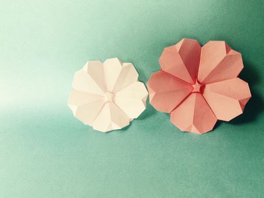 さくら Sakura (cherry blossom) designed and folded by Teru Kutsuna