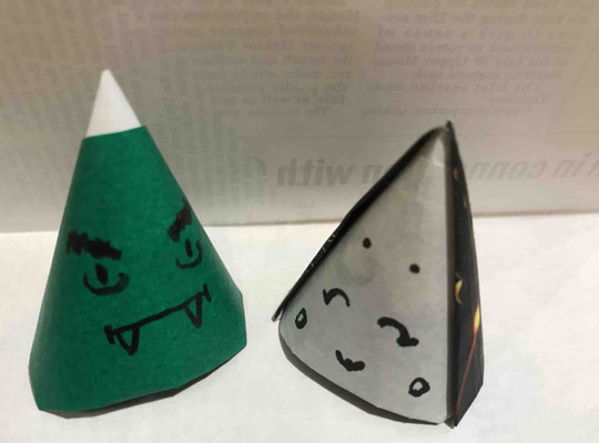 鬼は外福は内 Evil out, god of fortune in (origami), designed by Teru Kutsuna.