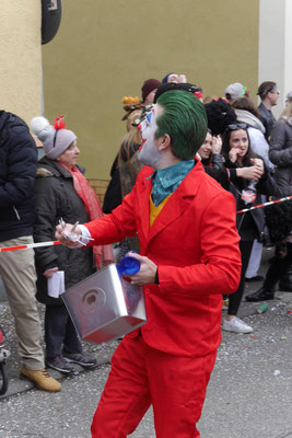 Clowns: Die Clowns ziehen den Joker