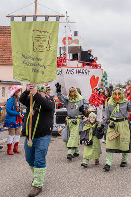Giggelsburg Waiwa aus Nußloch- Waiwa mit den Wächtern und einem Dämon