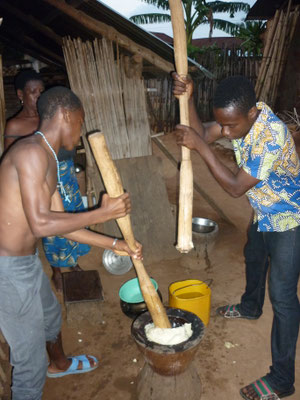 Préparation de la pâte de fufu