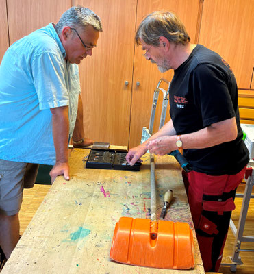 Alfons Klinger guckt was der Heinz da macht
