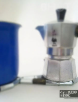 6hot 2012 -  Dettaglio 5. Se si è amanti del progetto, della materia e del caffè, la 'macchina per il caffè' Moka è l'unica, imperitura, possibilità. Anche 6hot!