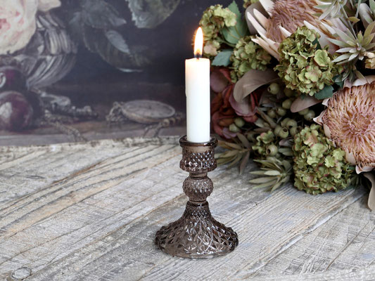Kerzenständer aus gefärbtem Glas in verschiedenen Designs & Größen ab 9€