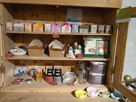 Seifen, Rasierschaum, Peeling, Badewannenzusatz, Geschenksets, Lippenbalsam etc.