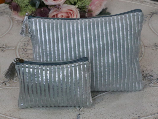Kosmetiktasche Samt hell türkis m. Silberstreifen klein 10x16cm 19,90€ /groß 27x20cm 29,90€
