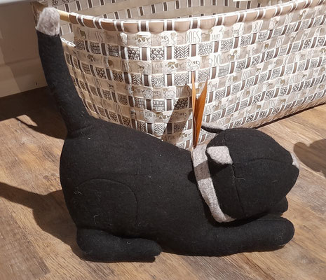 Türstopper "Katze" 23,50€; Korb "Cats&Dogs" 40€ 