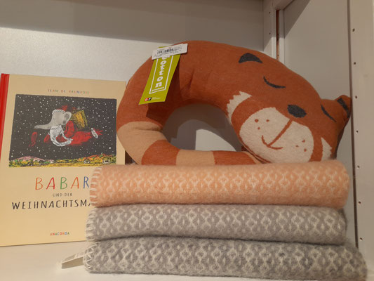 Kissen "roter Panda" aus Baumwolle von DF 35,50€, Wolldecken von Klippan jetzt nur noch 24€