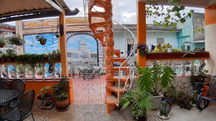 Terrace of Casa Sol y Salsa with view to terrace of Casa Sol y Sombra