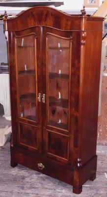 Vitrine Ergebnis, Zierteile oben + unten Füße
