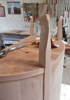Moebelfüße werden furniert
