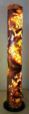 Stehlampe rostbraun - schwarz  1m © KunstMomente Christine Dablander / Ansicht mit Beleuchtung 
