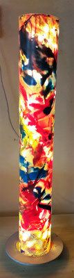 Stehlampe rot - gelb - blau   1m © KunstMomente Christine Dablander / Ansicht mit Beleuchtung 
