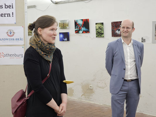 links: Franziska Krause (städtische Beauftragte für Kunst und Kultur), rechts: Oberbürgermeister Dr. Markus Naser