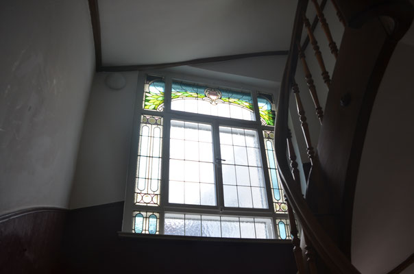 Jugenstilfenster im Treppenhaus - Bild: Dr. Dietmar Hawran