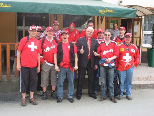 Gruppenbild mit Budimir TV