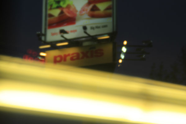 ブルージュへ向かう車窓から　EOS Kiss X7+Lensbaby Velvet 85mm f1.8　＠写真：水谷　諭